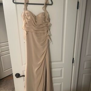 Azazie Barbie bridesmaid dress 
-champagne 
-no stains / alters
-worn one